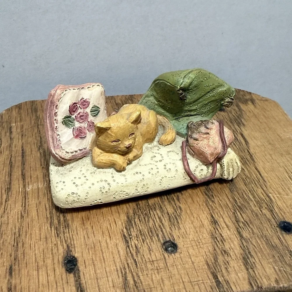 Cat/kitten  Figure Trinket‎ Adorable